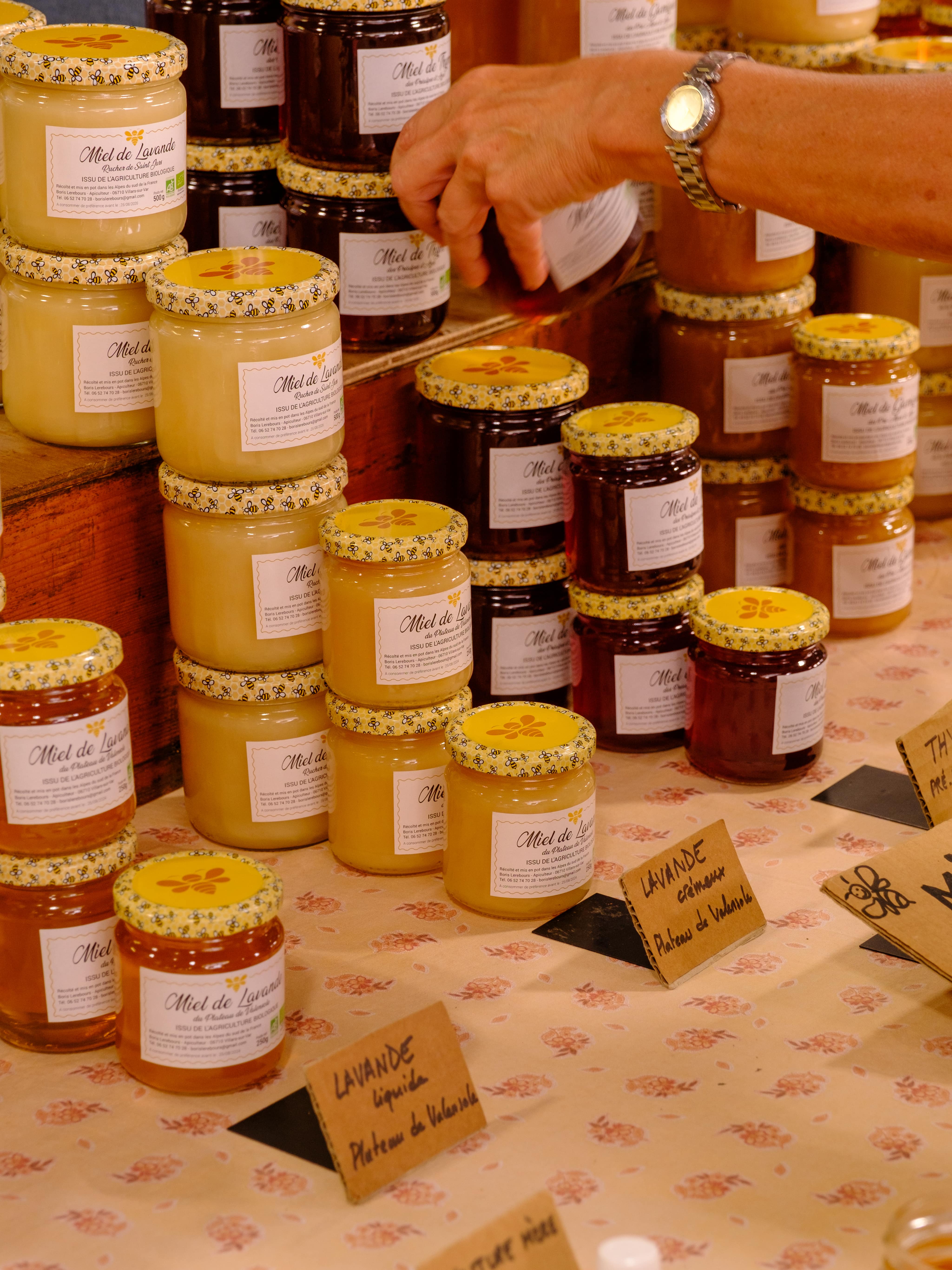 Boris Lerebours at the market, taken with Fujifilm X-T4, by Isabel Dröge